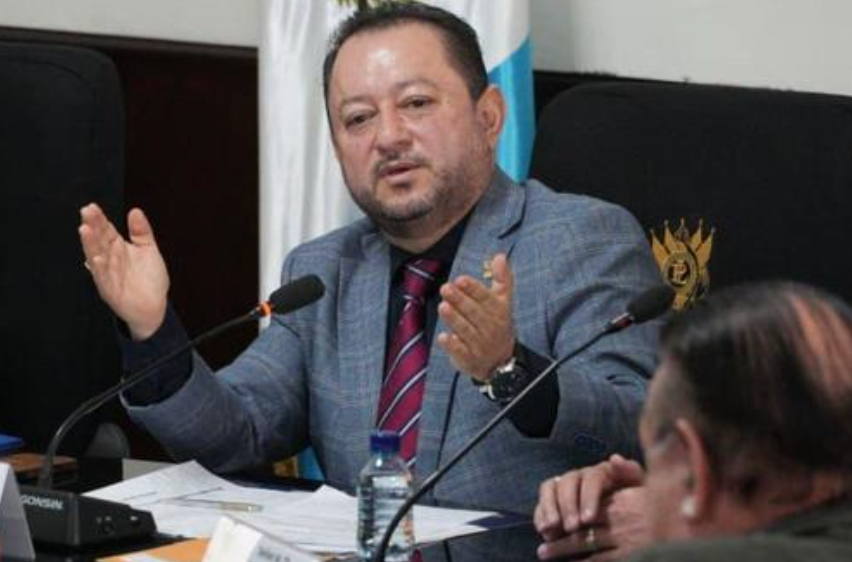 Walter Mazariegos mantiene influencia en comisión que elegirá candidatos a la Contraloría