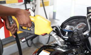 Alza internacional del petróleo obliga al Gobierno a evaluar nuevas medidas