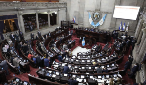 Subsidio a combustibles genera debate por impacto económico y fiscal